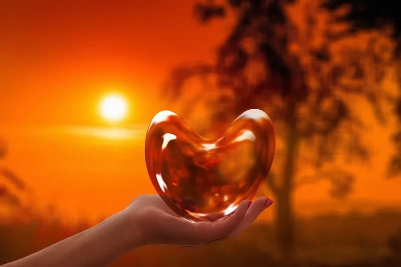 Hình trái tim tan vỡ màu đen mang lại sự lạnh lẽo và đen tối