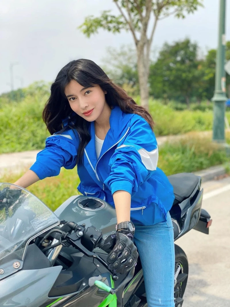 Cao Thái Hà và bạn trai tạo nên những khoảnh khắc đáng chú ý