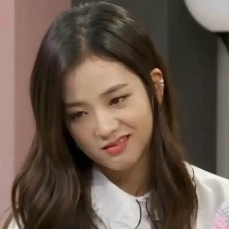 Blackpink meme lisa thú vị và hài hước mang lại tiếng cười