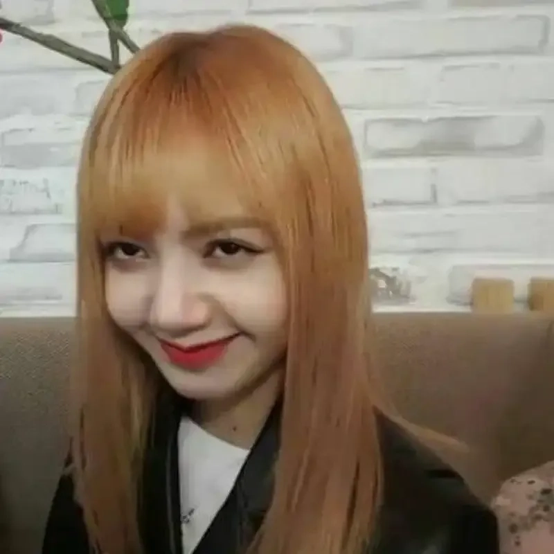 Blackpink lisa meme face ngộ nghĩnh và đáng yêu phù hợp mọi người