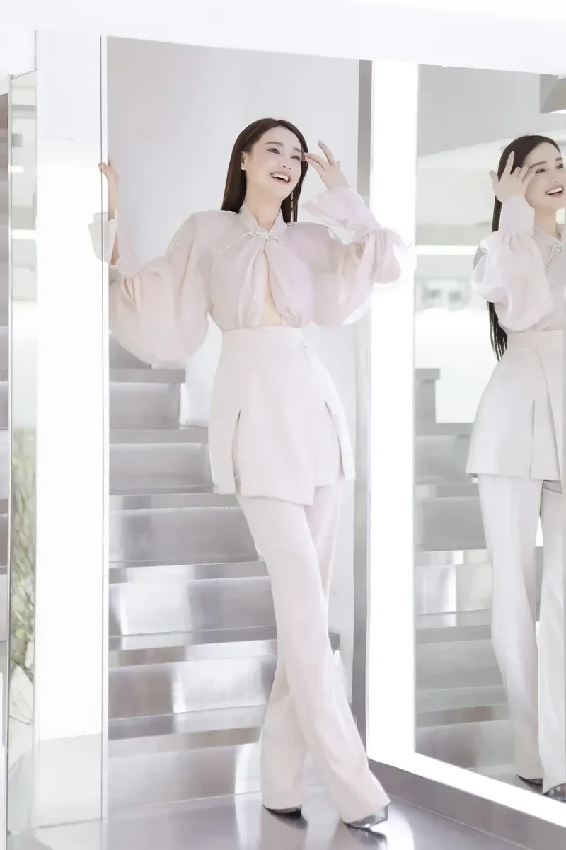 Chồng của Nhã Phương luôn là người đồng hành trong sự nghiệp của cô