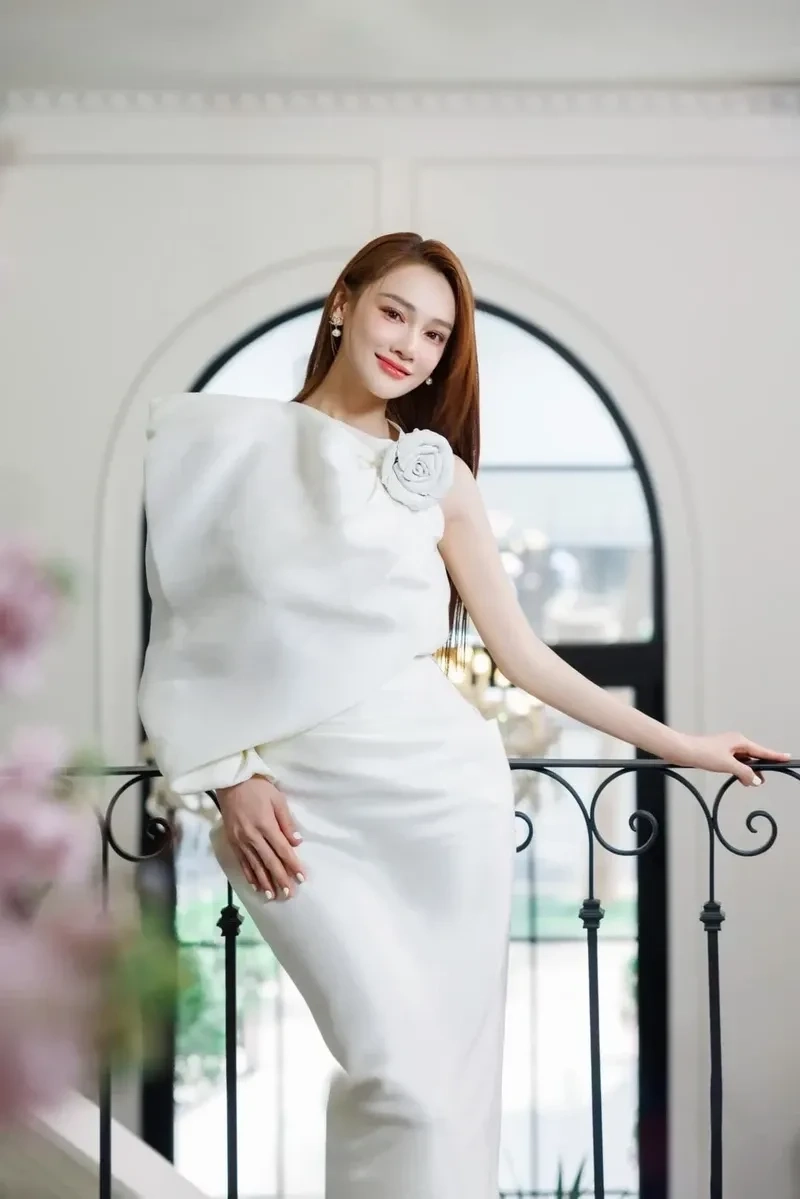 Hoàng Oanh Nhã Phương gắn bó với nhau qua nhiều dự án nghệ thuật
