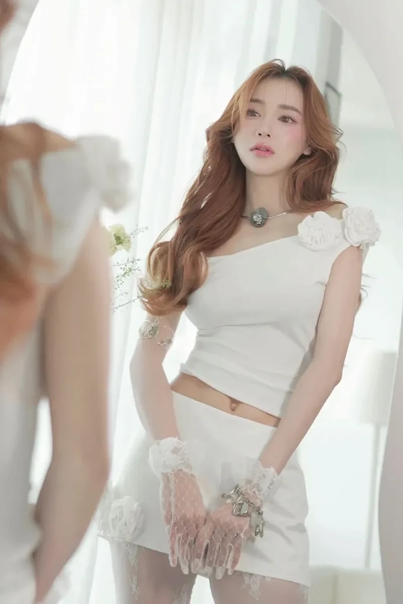 Nhã Phương mặc bikini thu hút sự chú ý bởi vẻ đẹp nhẹ nhàng