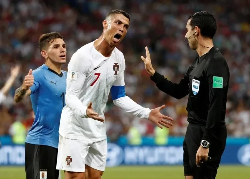 Messi ronaldo meme hài hước và đáng yêu phù hợp mọi người