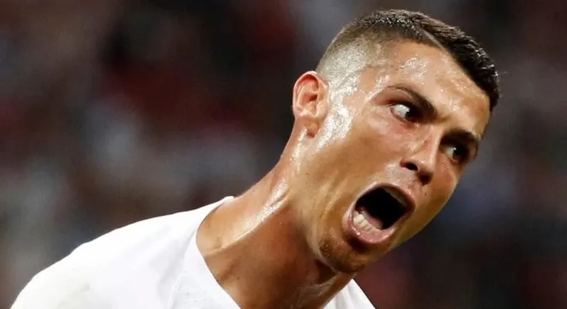 Ronaldo meme cry thú vị và sáng tạo dễ dàng chia sẻ