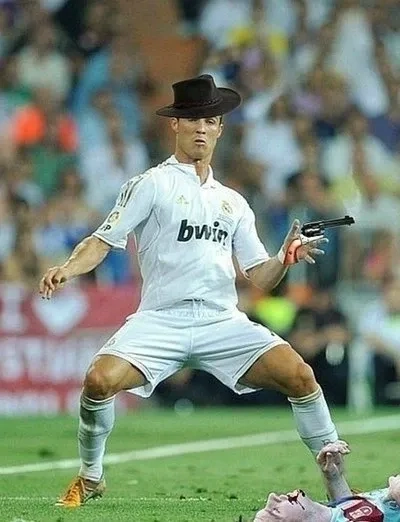 Ronaldo smile meme sáng tạo và ngộ nghĩnh mang lại tiếng cười