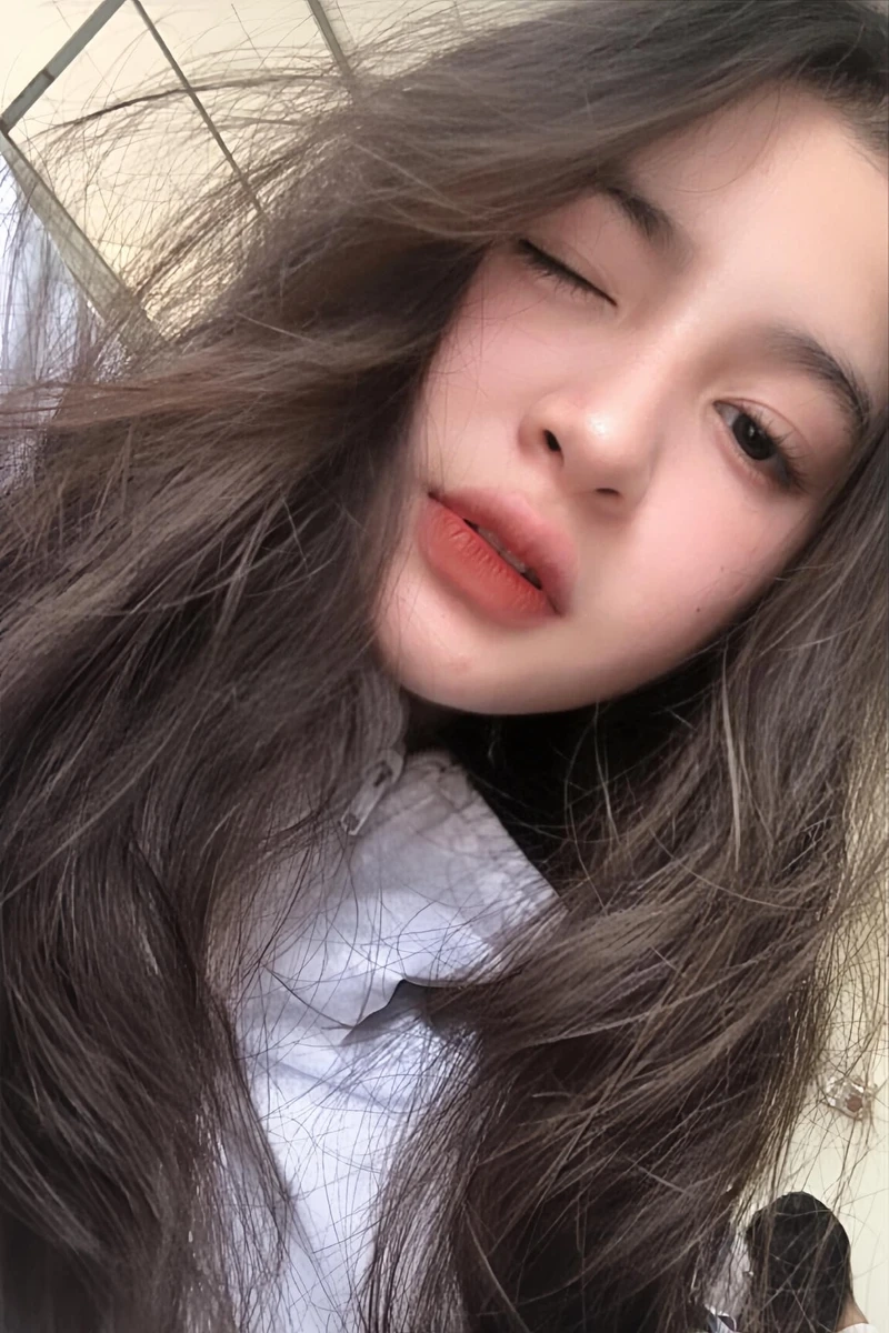 Ảnh đại diện nữ buồn mang lại cảm giác nhẹ nhàng và sâu lắng