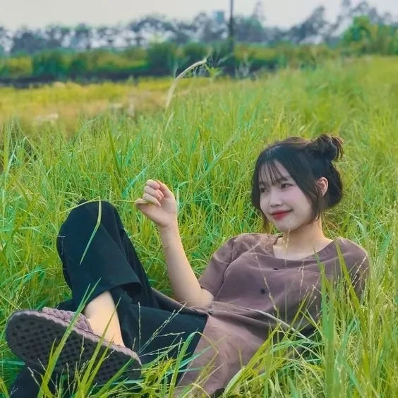 Hình nền gái quê mùa hè mang đến cảm giác mát mẻ và tươi mới