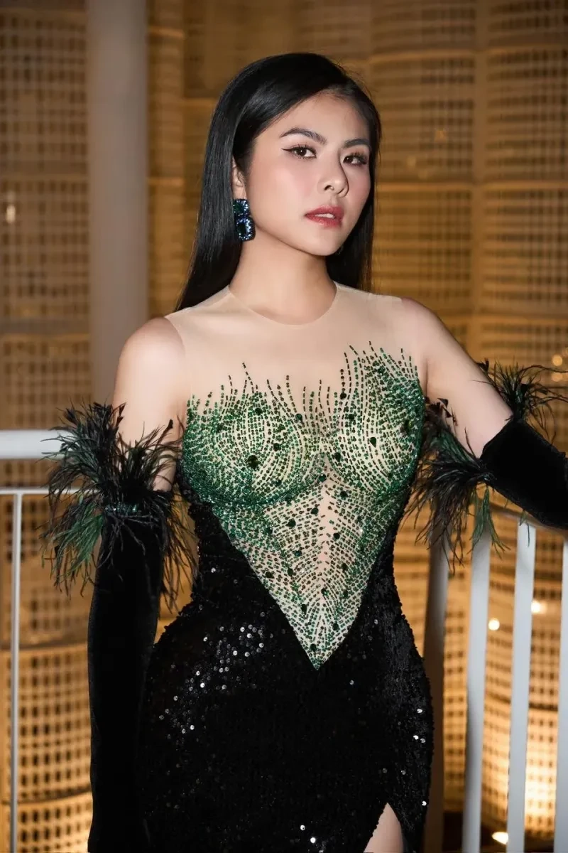 Vân Trang sửa mũi là chủ đề được bàn tán trên các diễn đàn mạng