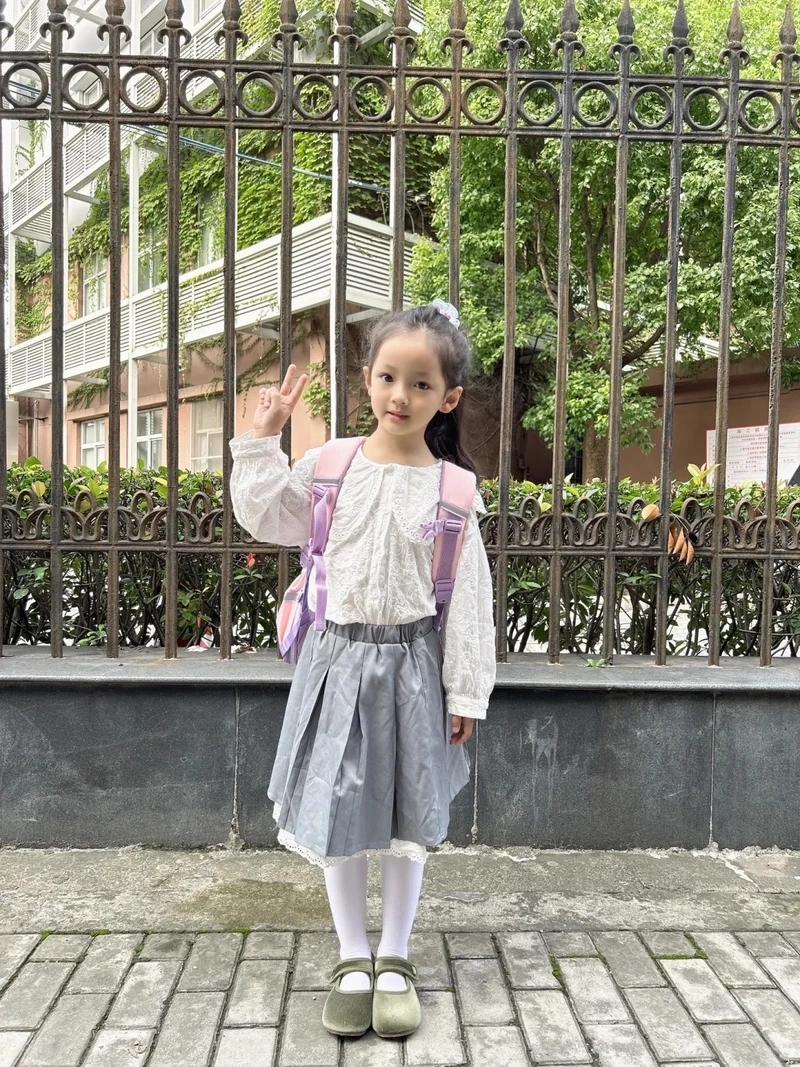 Ảnh bé gái xinh mang lại cảm giác tươi sáng và tràn đầy năng lượng