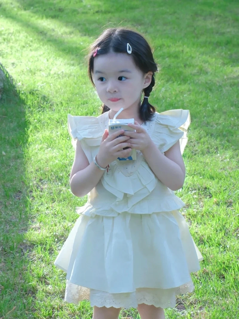 Hình ảnh bé gái đẹp với nét tươi tắn và ánh mắt rạng rỡ