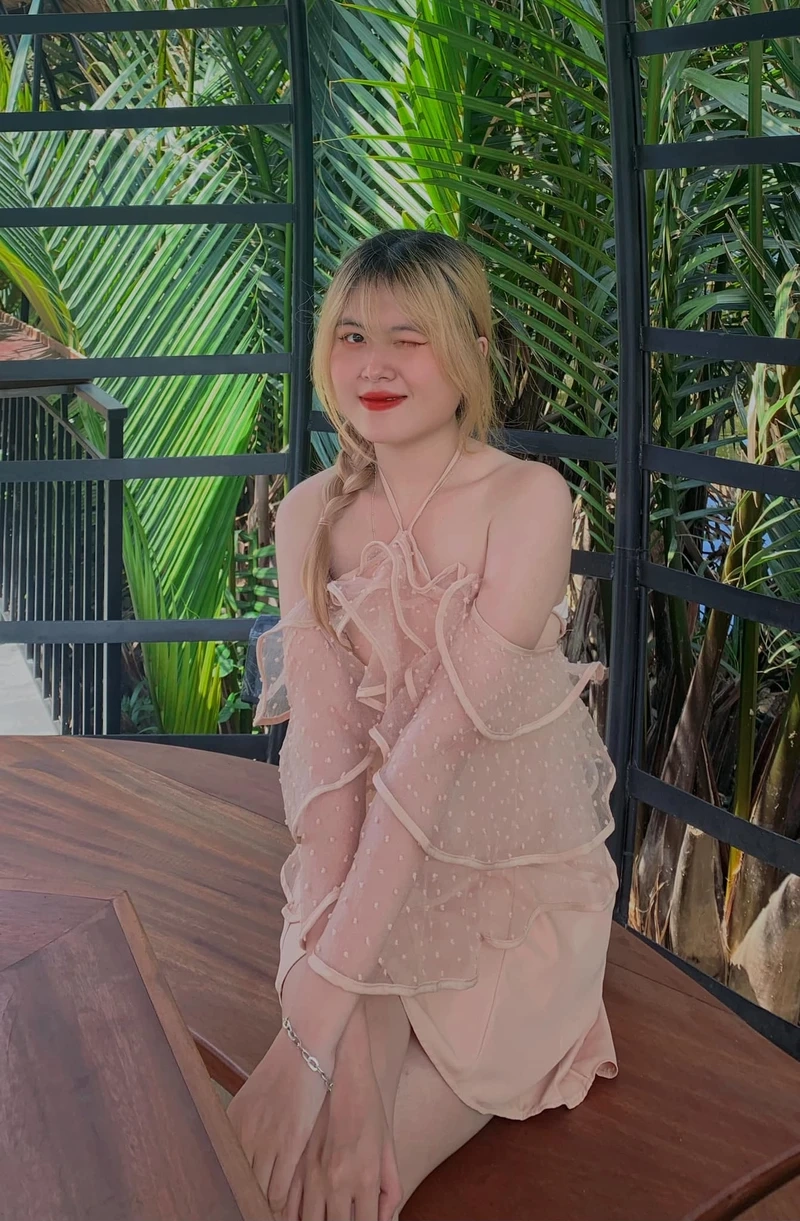 Selfie trước gương phong cách Hàn Quốc rất được yêu thích
