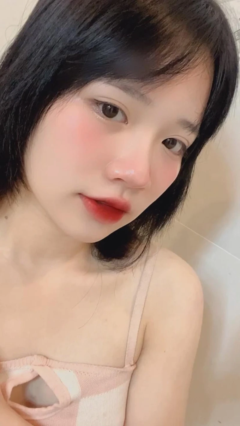 Gái xinh cute dạo phố tươi tắn tạo nên vẻ đẹp quyến rũ