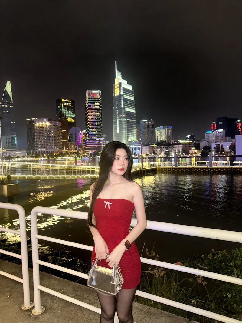 Ảnh gái xinh chụp dáng thể hiện vẻ đẹp thanh thoát và tự tin