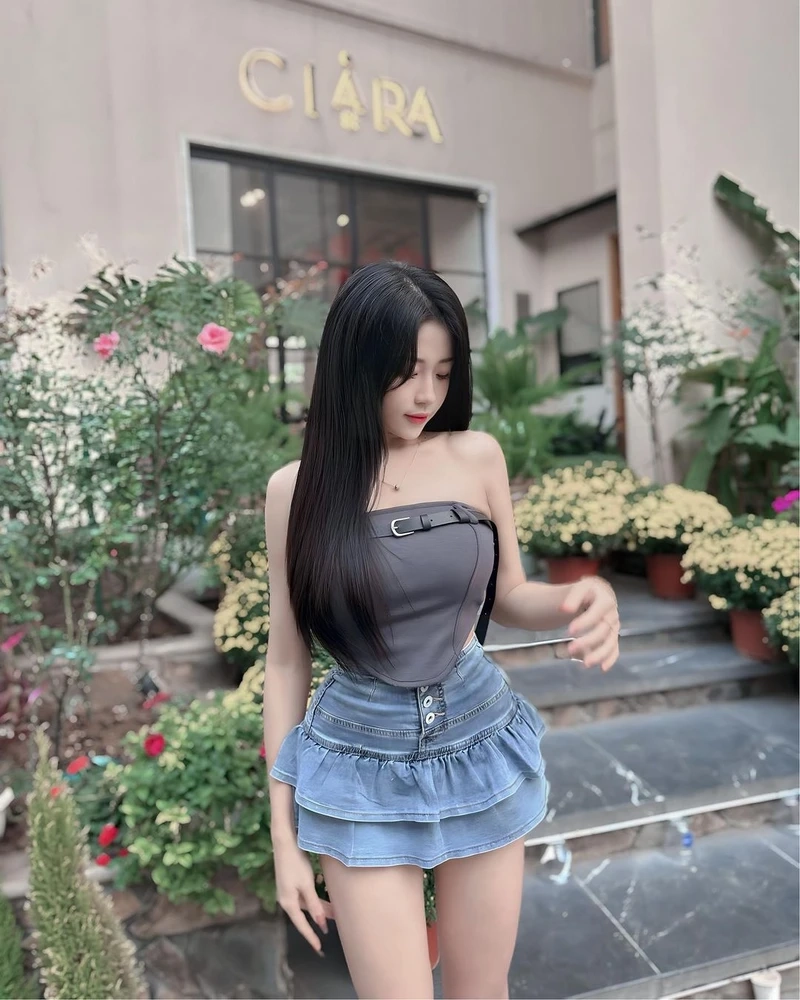 các kiểu tóc xoăn sóng dài, kiểu tóc xoăn sóng dài tạo nên vẻ đẹp lãng mạn