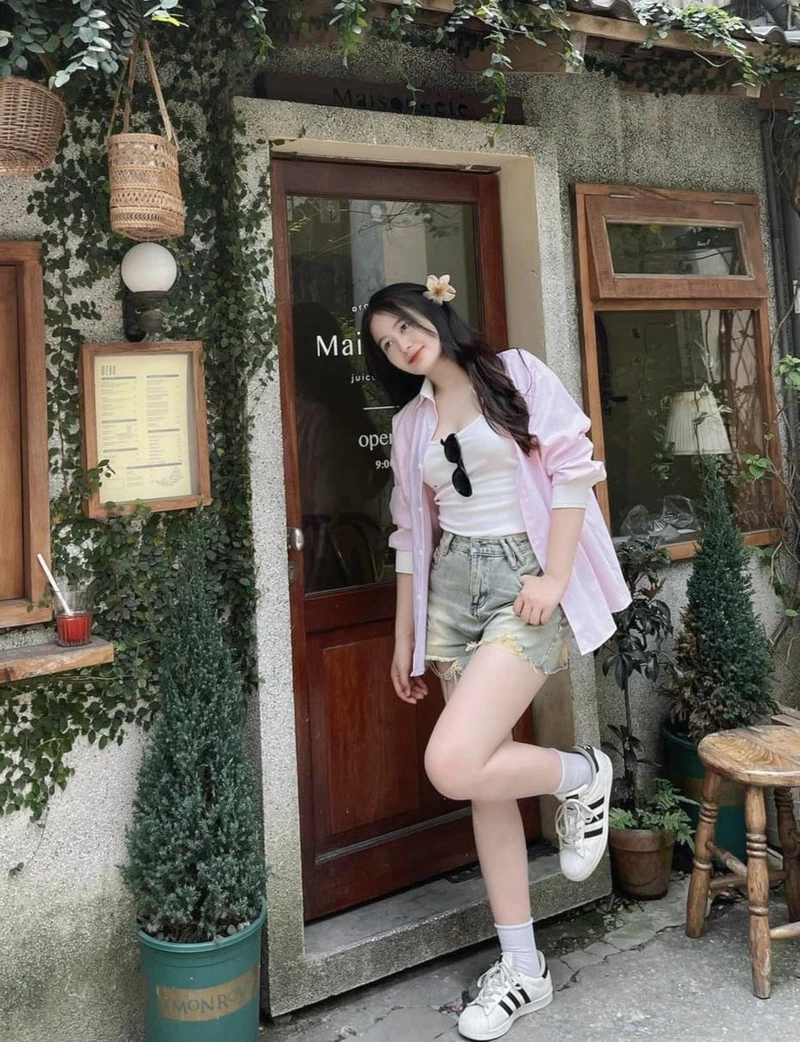 Anh gái mạng thể hiện vẻ đẹp đơn giản nhưng đầy thu hút