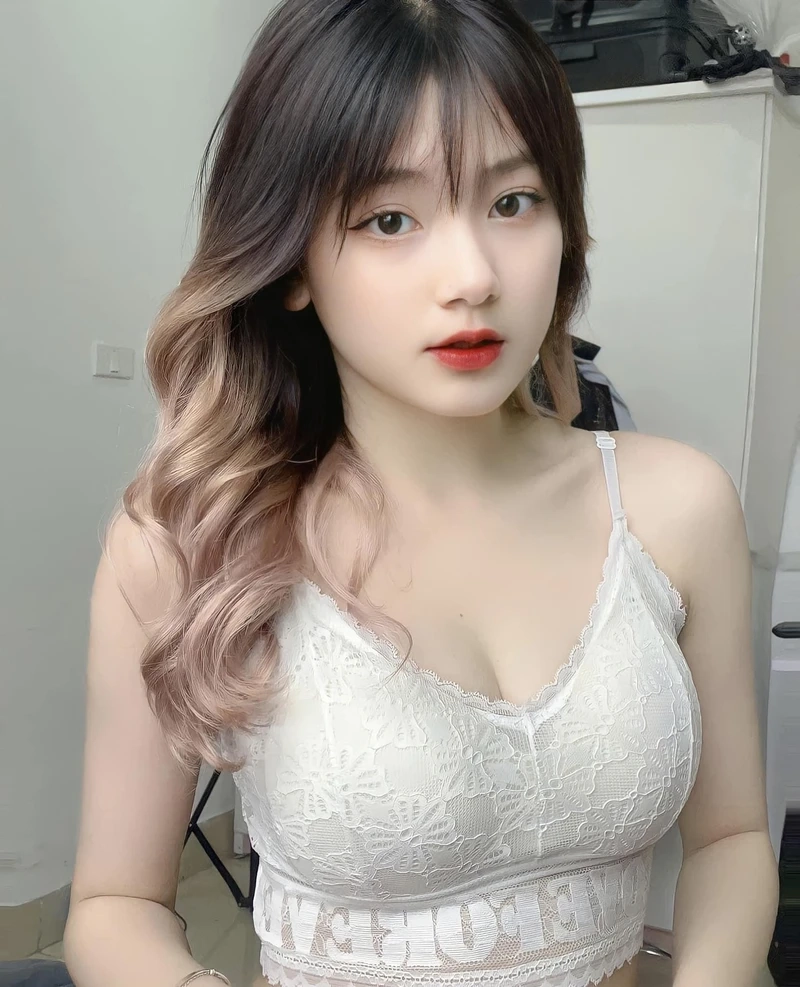 Gái xinh tiktok đi biển thể hiện vẻ đẹp rạng ngời và tự nhiên trên sóng
