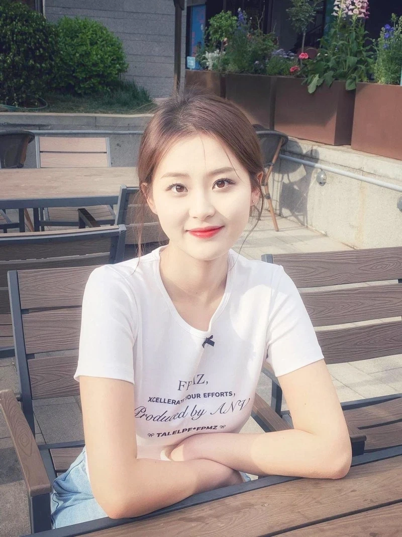 Gái đẹp cute luôn tỏa sáng với nụ cười tươi và nét dễ thương
