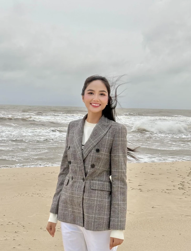Hoa hậu H Hen Niê đăng quang thế giới với thành tích ấn tượng