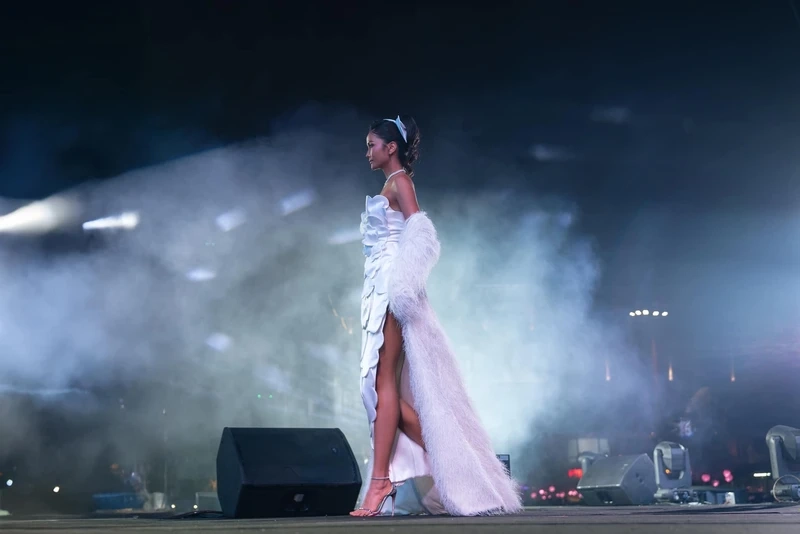 Đầm dạ hội Miss Universe 2018 từng gây ấn tượng mạnh mẽ