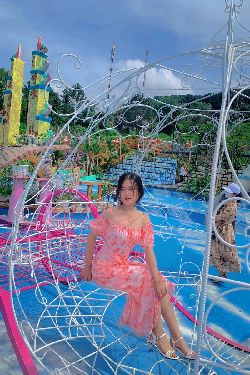 Anh xinh cute với nụ cười rạng rỡ và ánh mắt đáng yêu