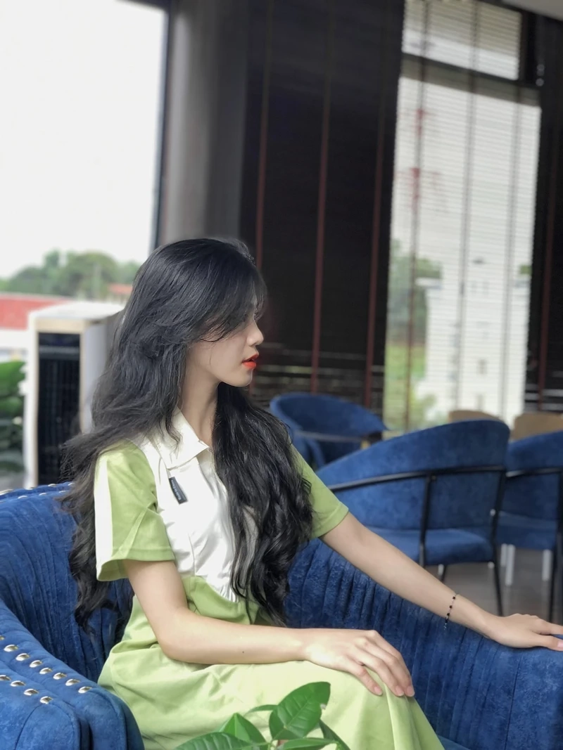 Hinh gai xinh cute thể hiện nét hồn nhiên và đáng yêu