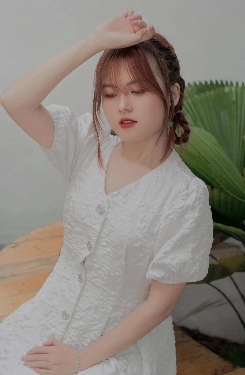 Hình ảnh cute gái với vẻ tươi tắn và nụ cười duyên dáng