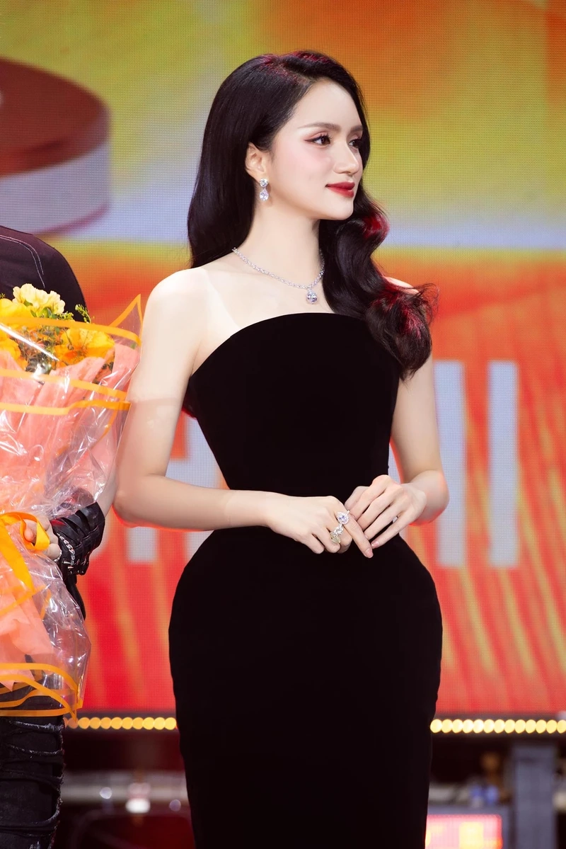 Hoa hậu chuyển giới Hương Giang 2018 ghi dấu ấn mạnh mẽ