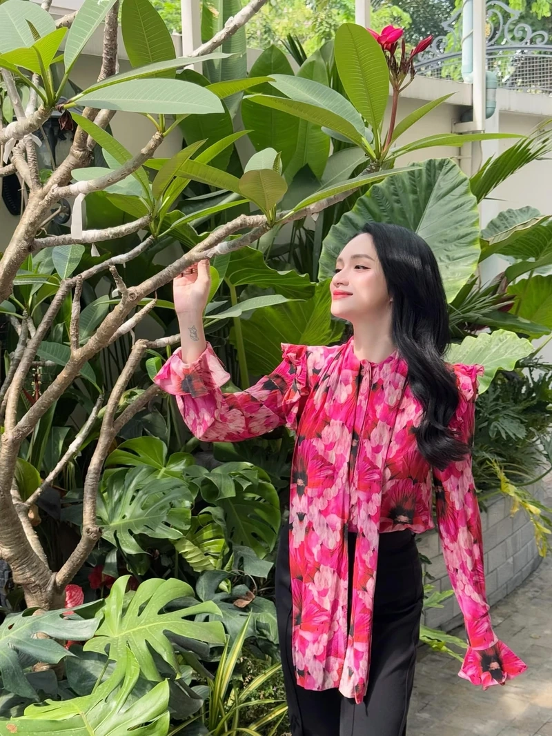 Hương Giang sinh năm nào luôn là câu hỏi được nhiều khán giả quan tâm