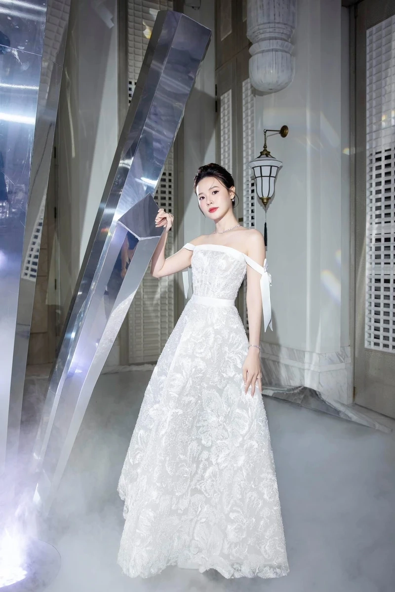 Ảnh của midu luôn thể hiện sự thanh lịch và nhẹ nhàng