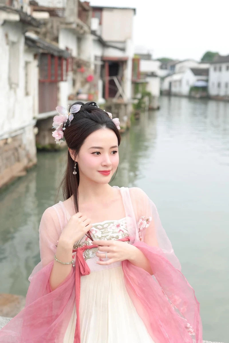 Ca sĩ mi du sở hữu những ca khúc làm say đắm người nghe