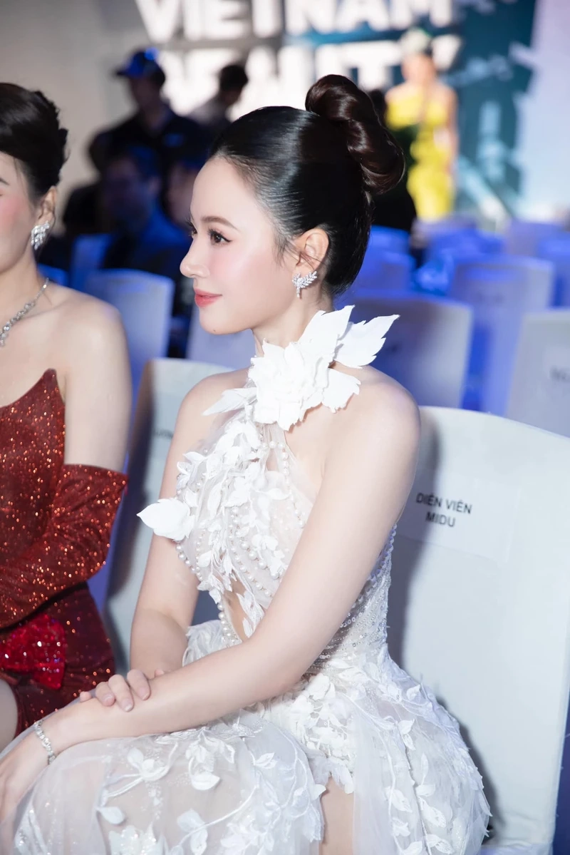 Fb midu luôn là nơi cô chia sẻ những khoảnh khắc tuyệt vời