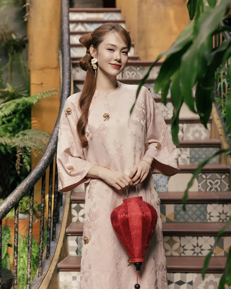 Minh Hằng lộ những khoảnh khắc hậu trường thú vị trong sự kiện lớn