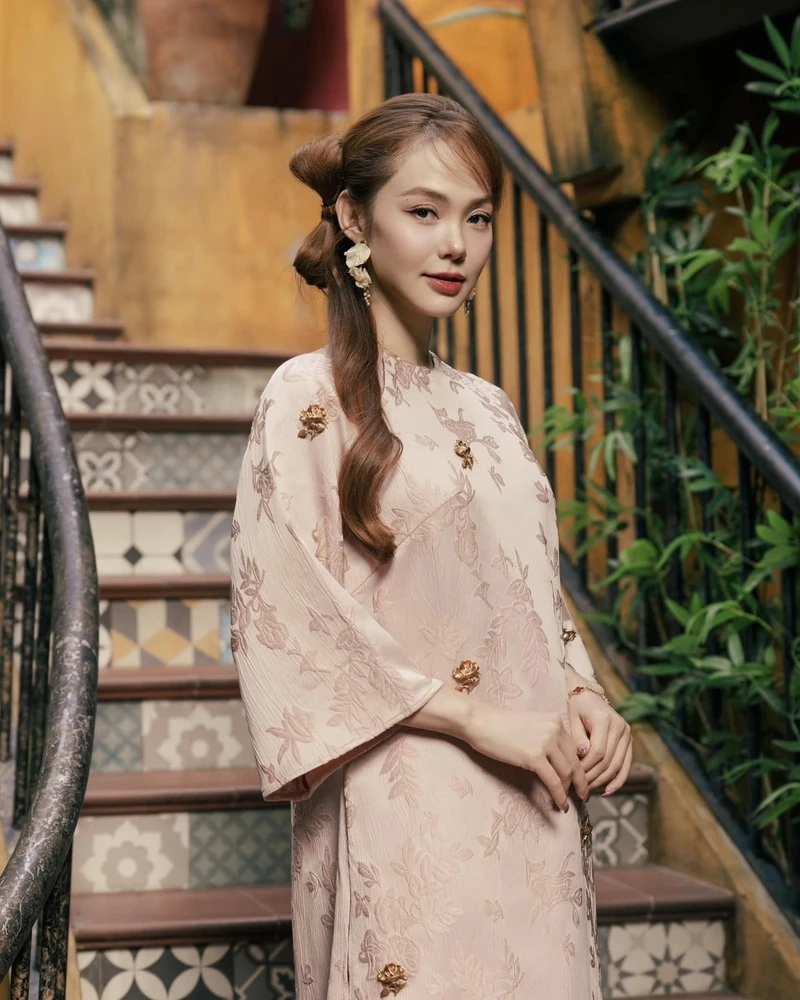 Minh Hằng ngày xưa nổi bật với hình ảnh ca sĩ tuổi teen đình đám