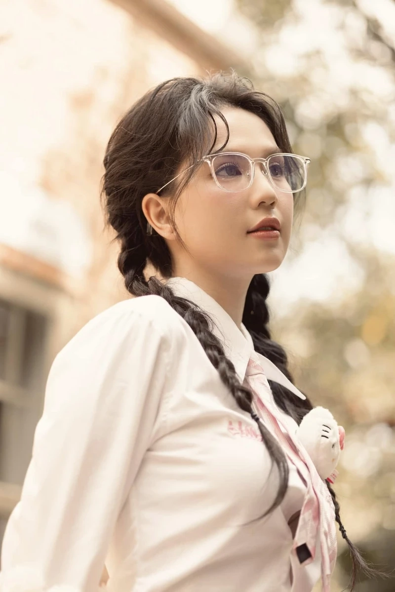 Ngọc Trinh khoe nội y với thần thái đầy tự tin và cuốn hút