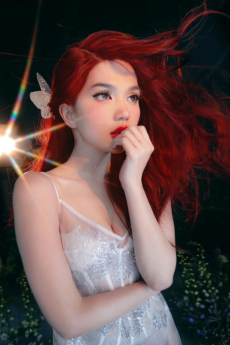 Nội y Ngọc Trinh với hình ảnh ấn tượng và thần thái cuốn hút