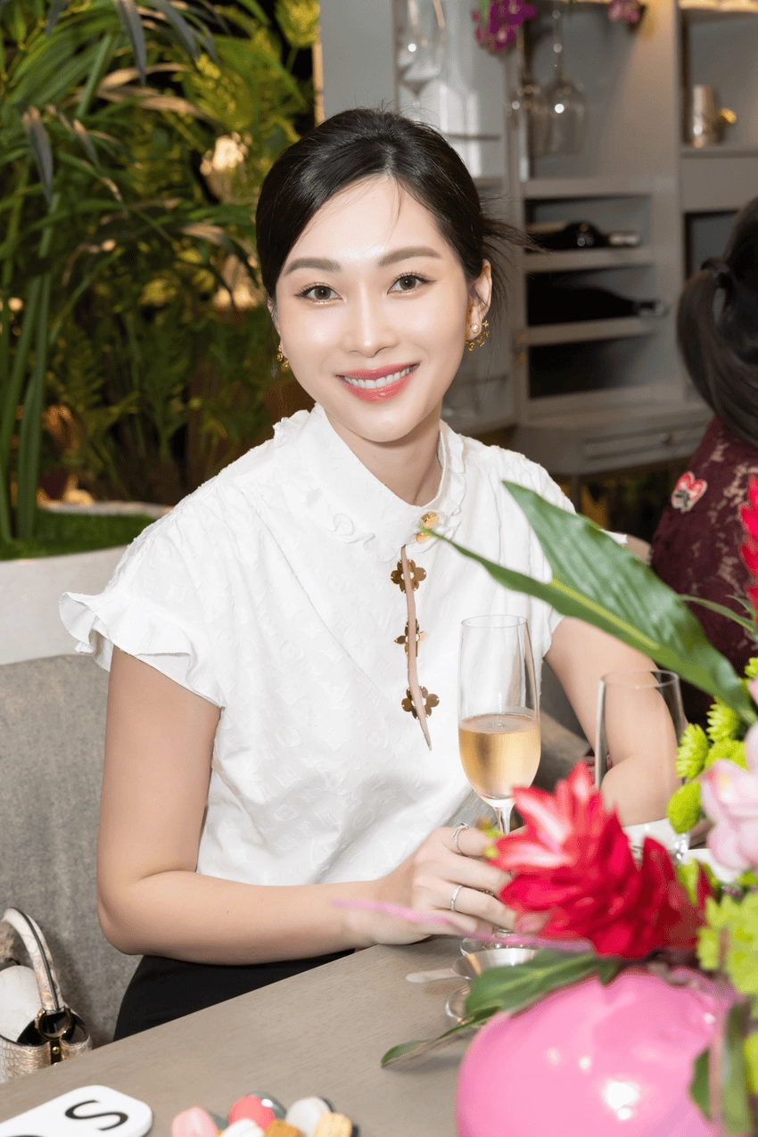 Đặng Thu Thảo đẹp tựa nàng thơ