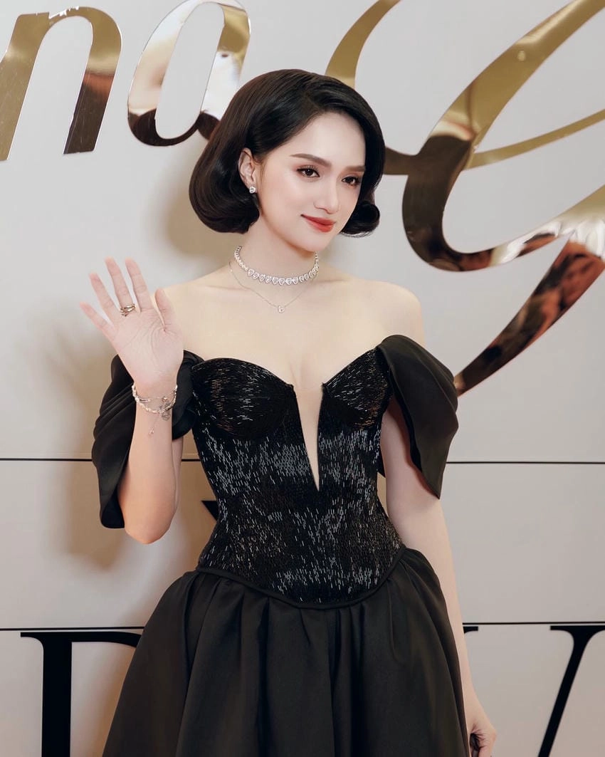 Hoa hậu Hương Giang mới nhất đầy khí chất