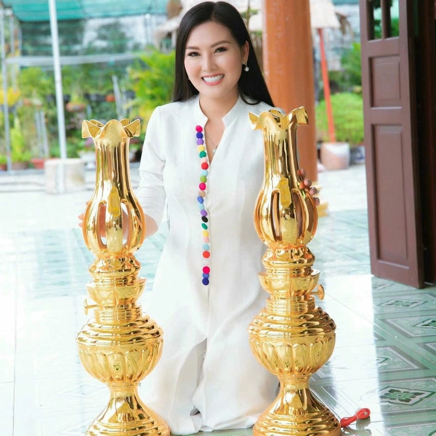 Nhạc Hoa hậu Kim Thoa sâu lắng chạm đến cảm xúc