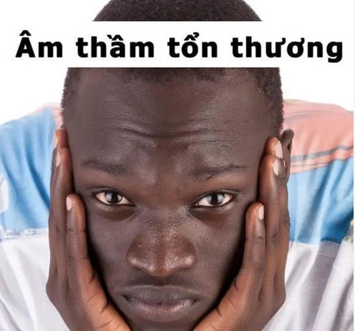 Meme anh da đen ôm đầu cực hài hước