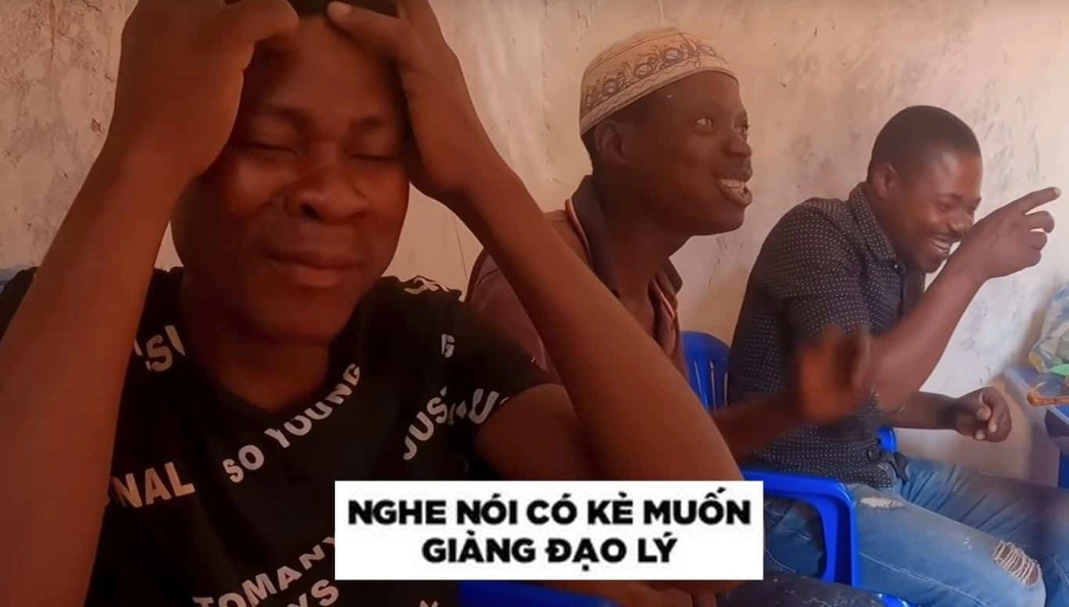Meme thằng da đen ôm đầu phản ứng cực mạnh