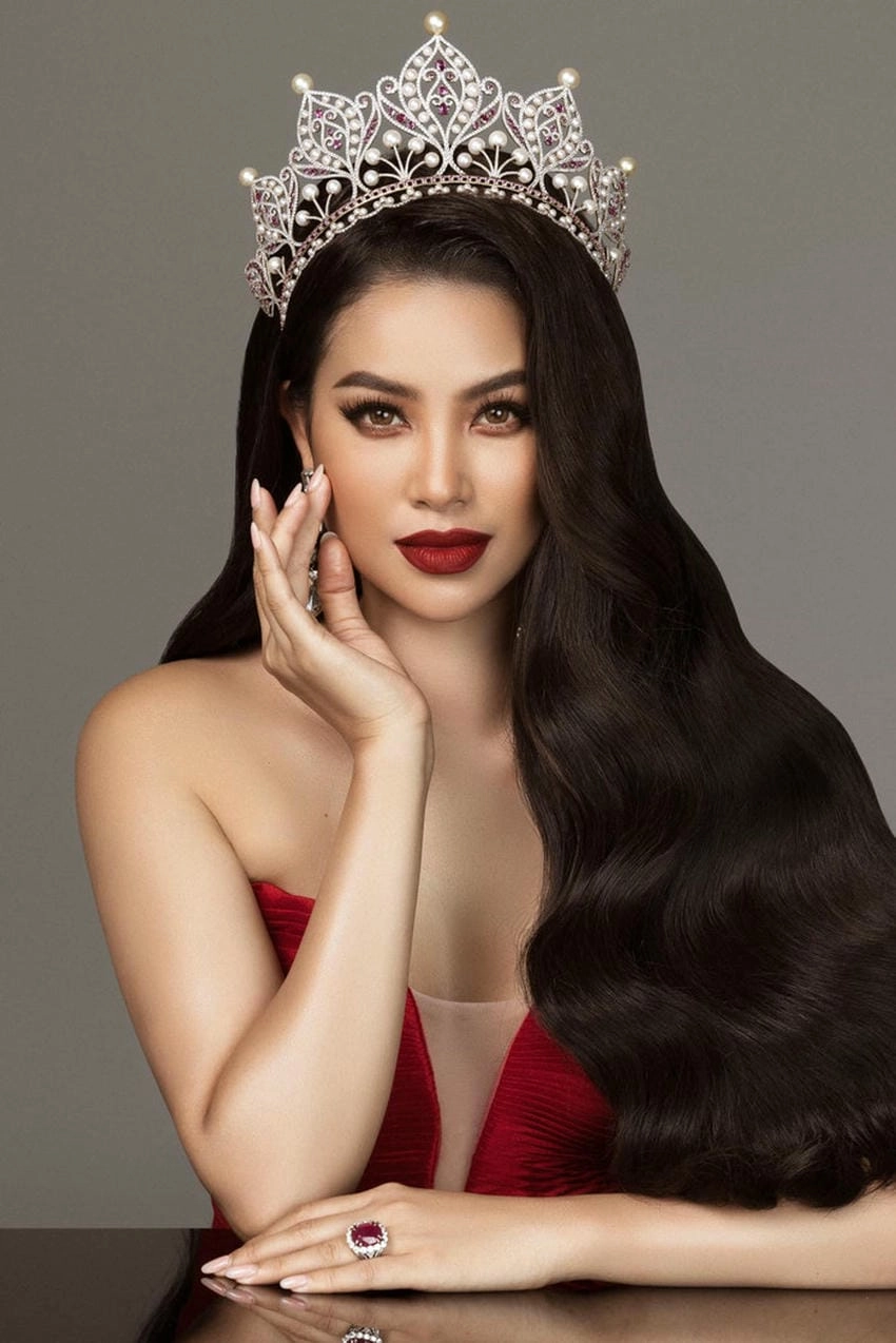 Hoa hậu Phạm Hương kiêu sa trên đỉnh vinh quang