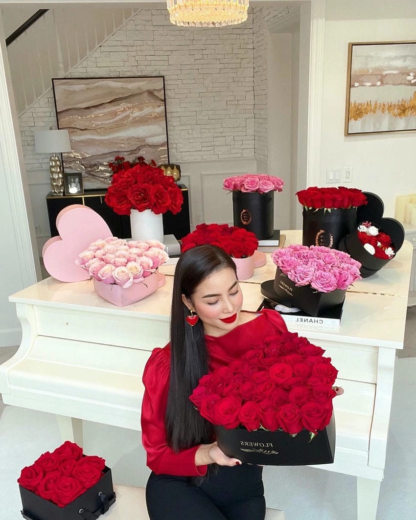 Phạm Hương Facebook chia sẻ hành trình hoa hậu