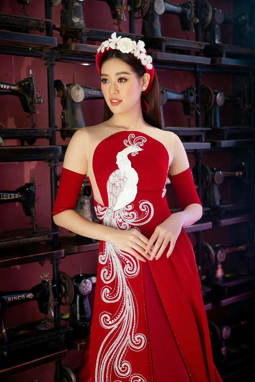 Hoa hậu Khánh Vân áo dài tôn nét truyền thống