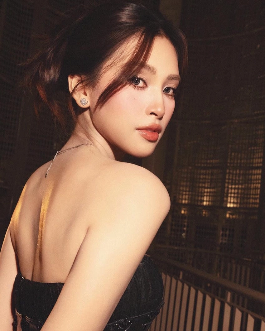 Trần Tiểu Vy cưới chưa, nàng hậu vẫn độc thân