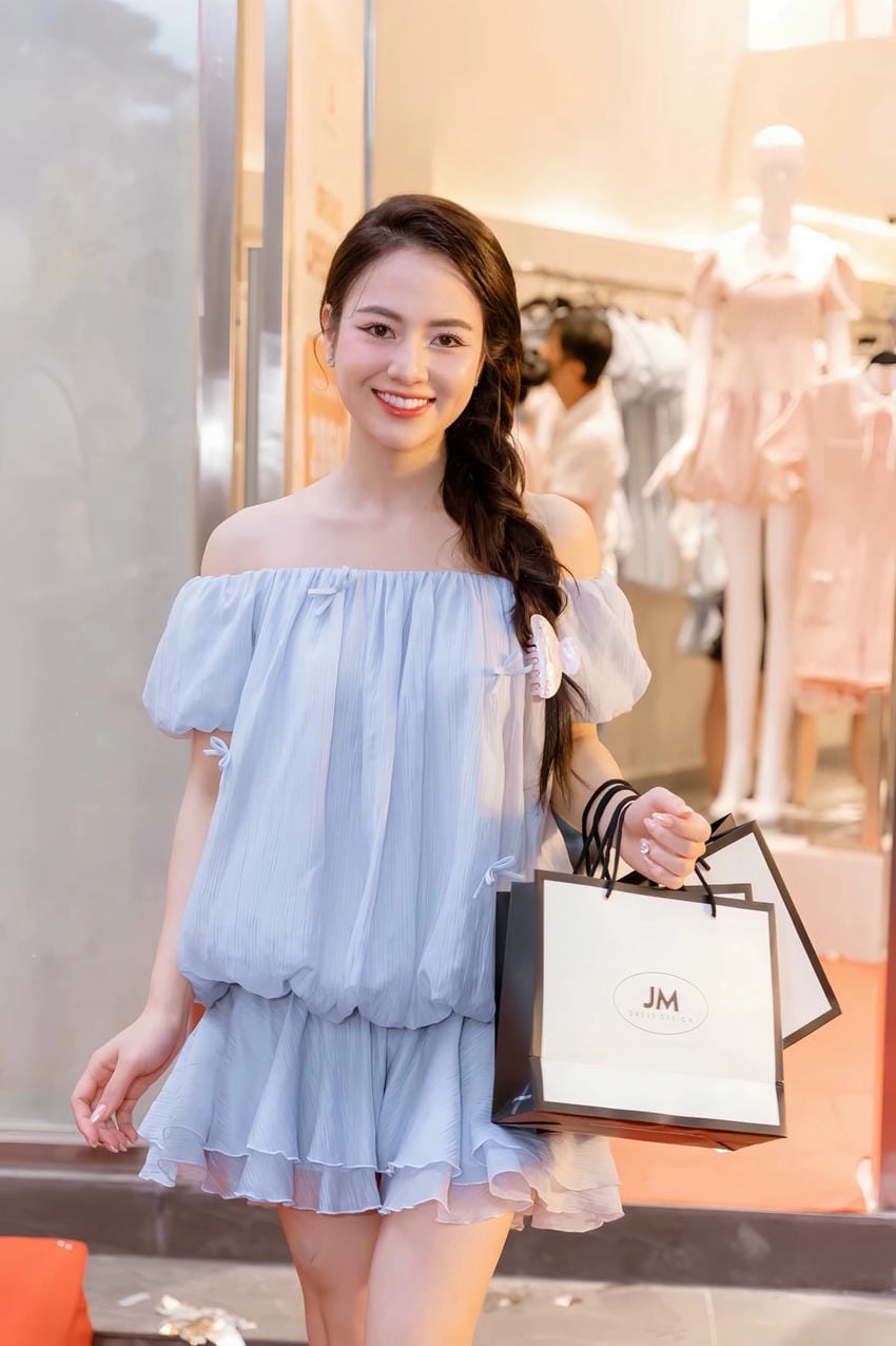 Diễn viên Việt Hoa đóng phim gì, vai Lệ đáng nhớ