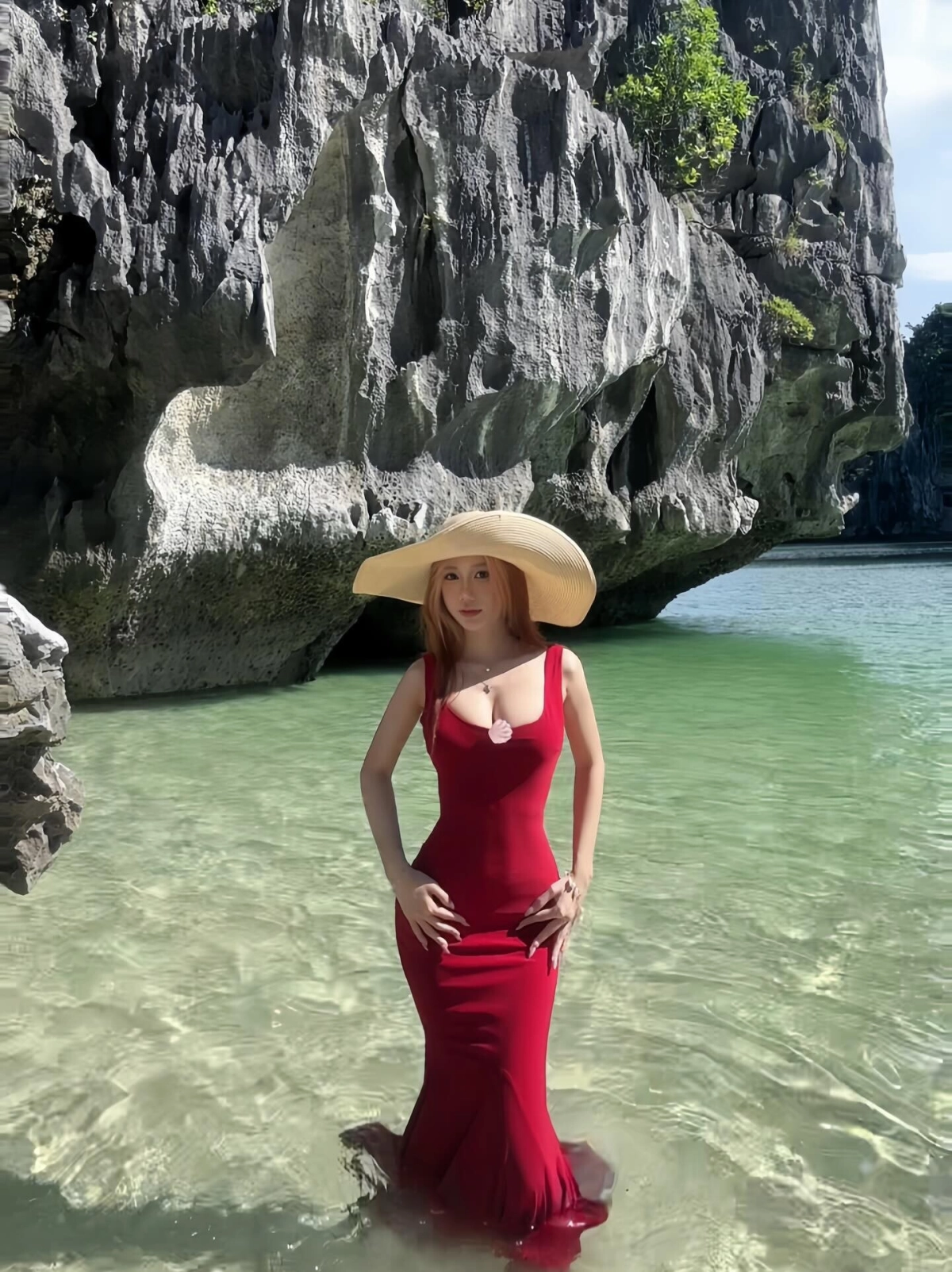 Gái xinh đeo kính bikini sexy nóng bỏng cuốn hút phong cách quyến rũ