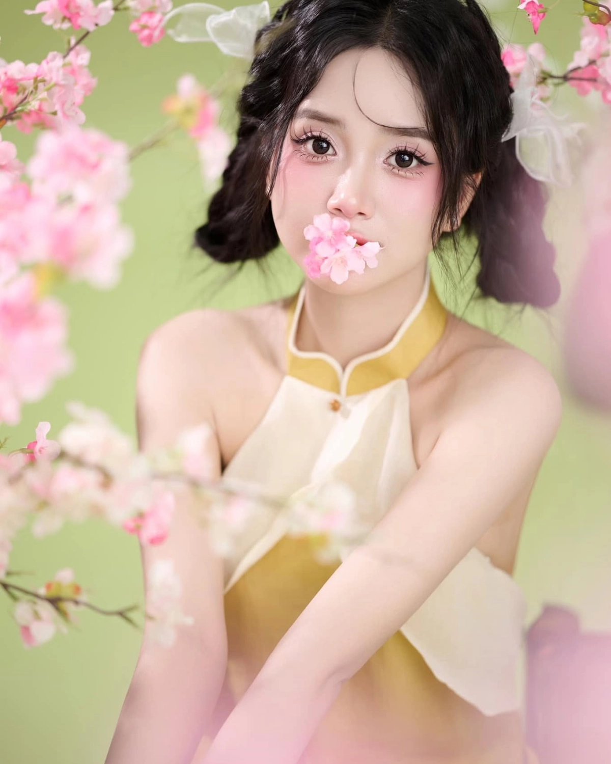 Gái xinh khoe vú đẹp sexy nóng bỏng cuốn hút vòng một hoàn mỹ