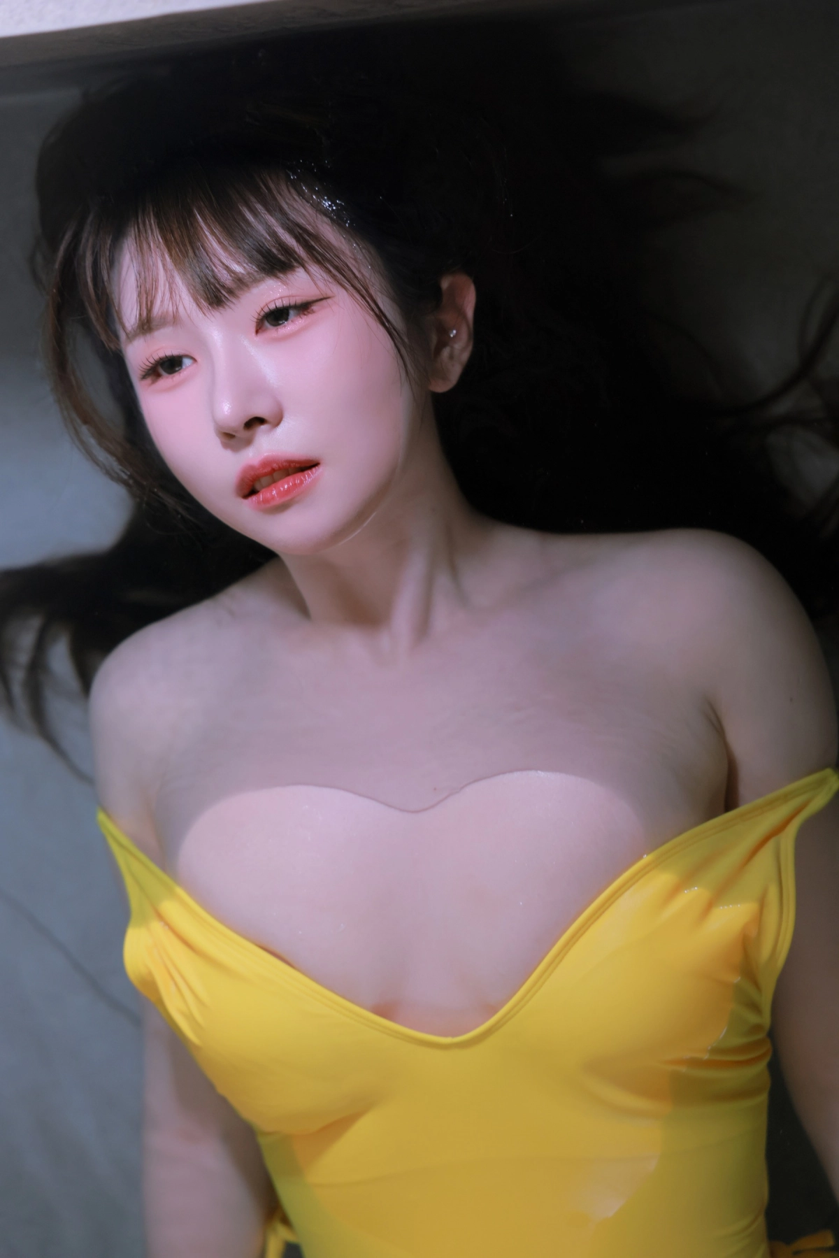 Gái xinh khoe vú sexy nóng bỏng cuốn hút vòng một bốc lửa mê hoặc