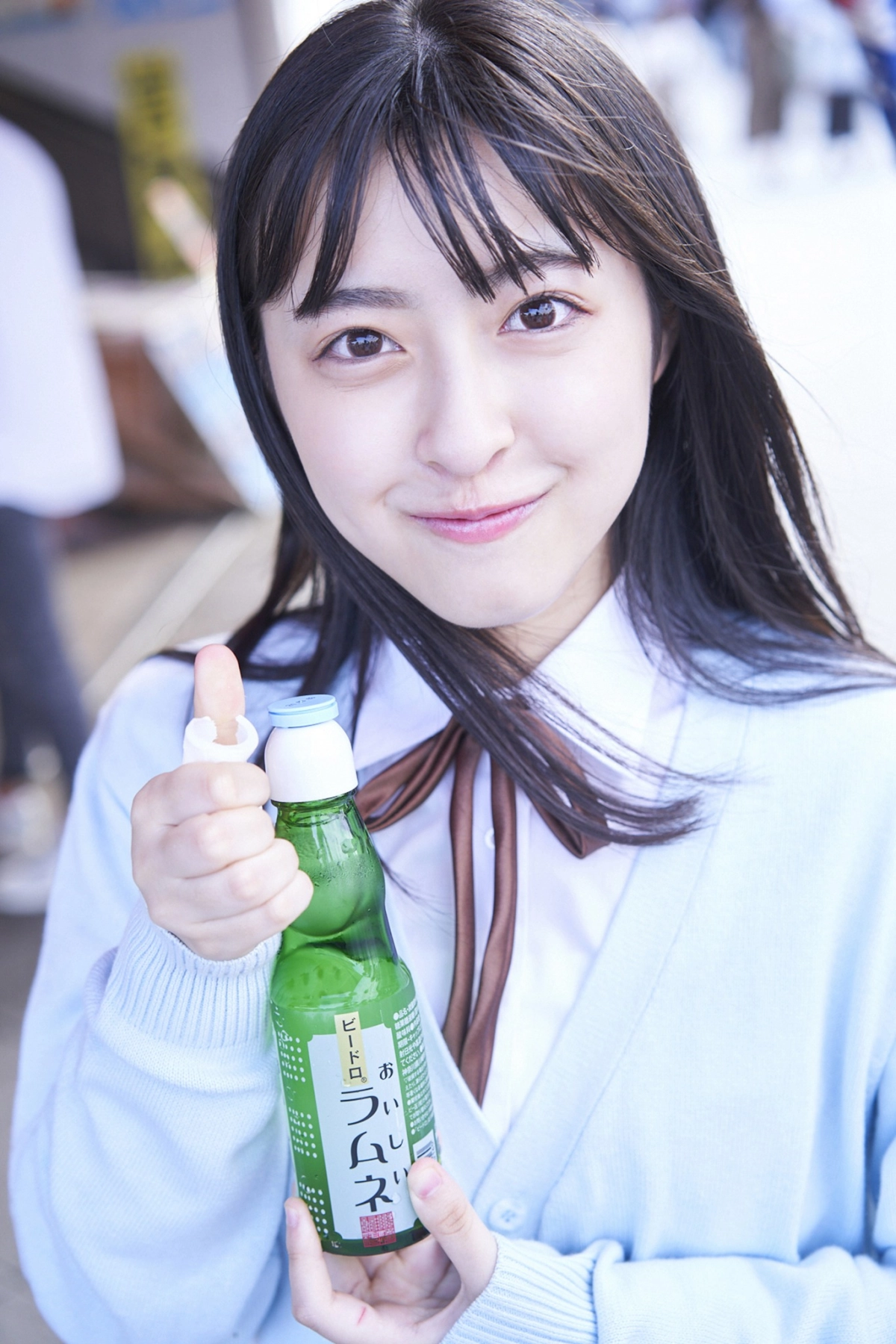 Gái xinh vú bự khoe vú sexy nóng bỏng cuốn hút vòng một đầy đặn